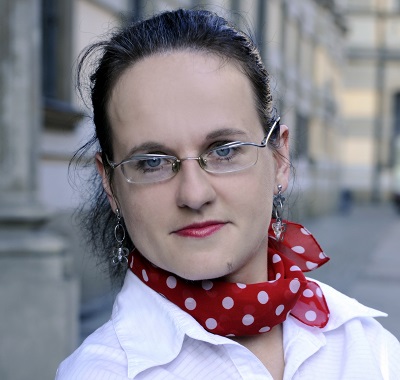 BIO Justyna Burek-Wawrzyniak