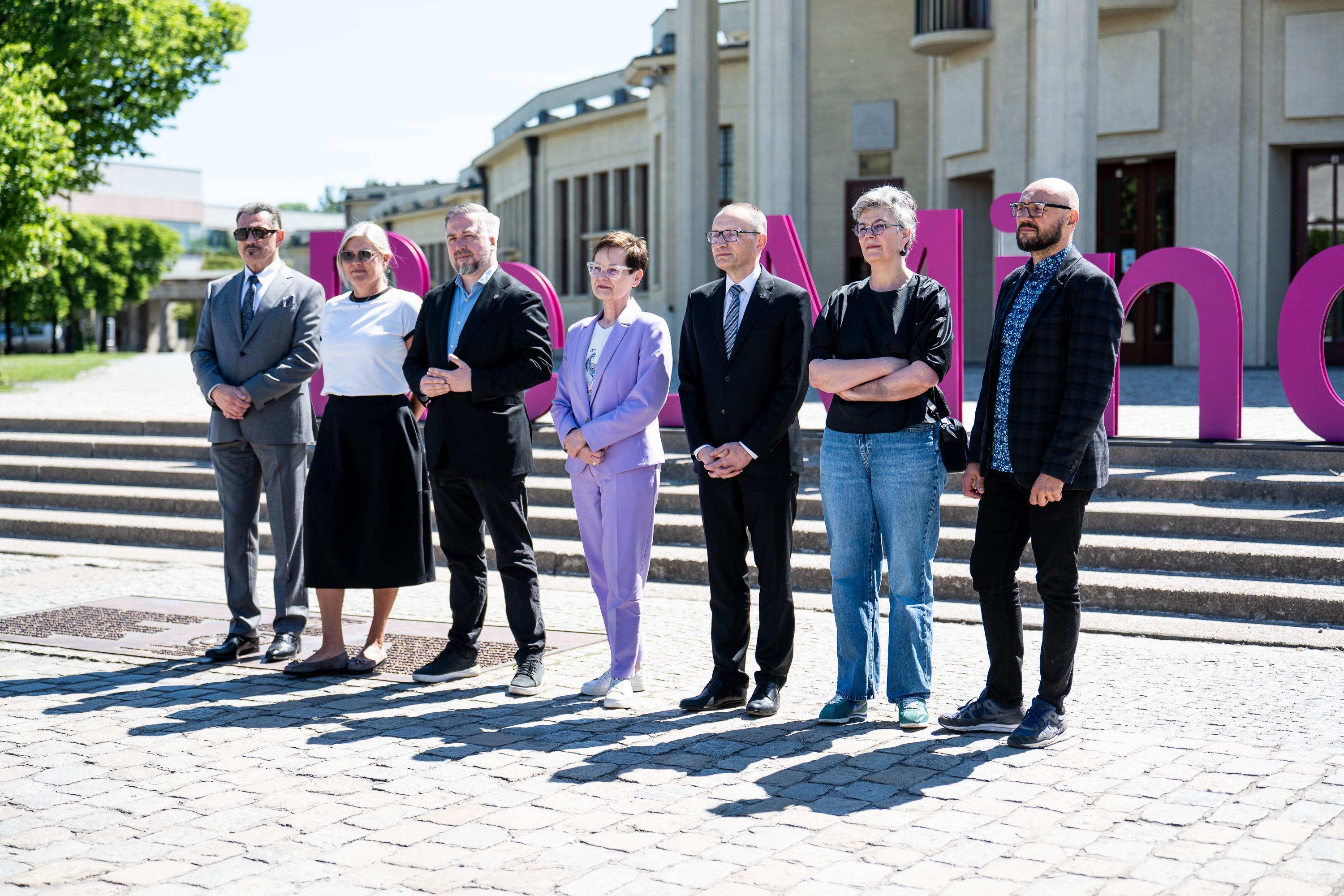 Tadeusz Stefaniak, Aneta Stosik, Radosław Michałowski, Agnieszka Piwowar, Roman Cieślak, Agnieszka Jacobson-Cielecka, Sławomir Prusakowski, fot. Grzegorz Rajter