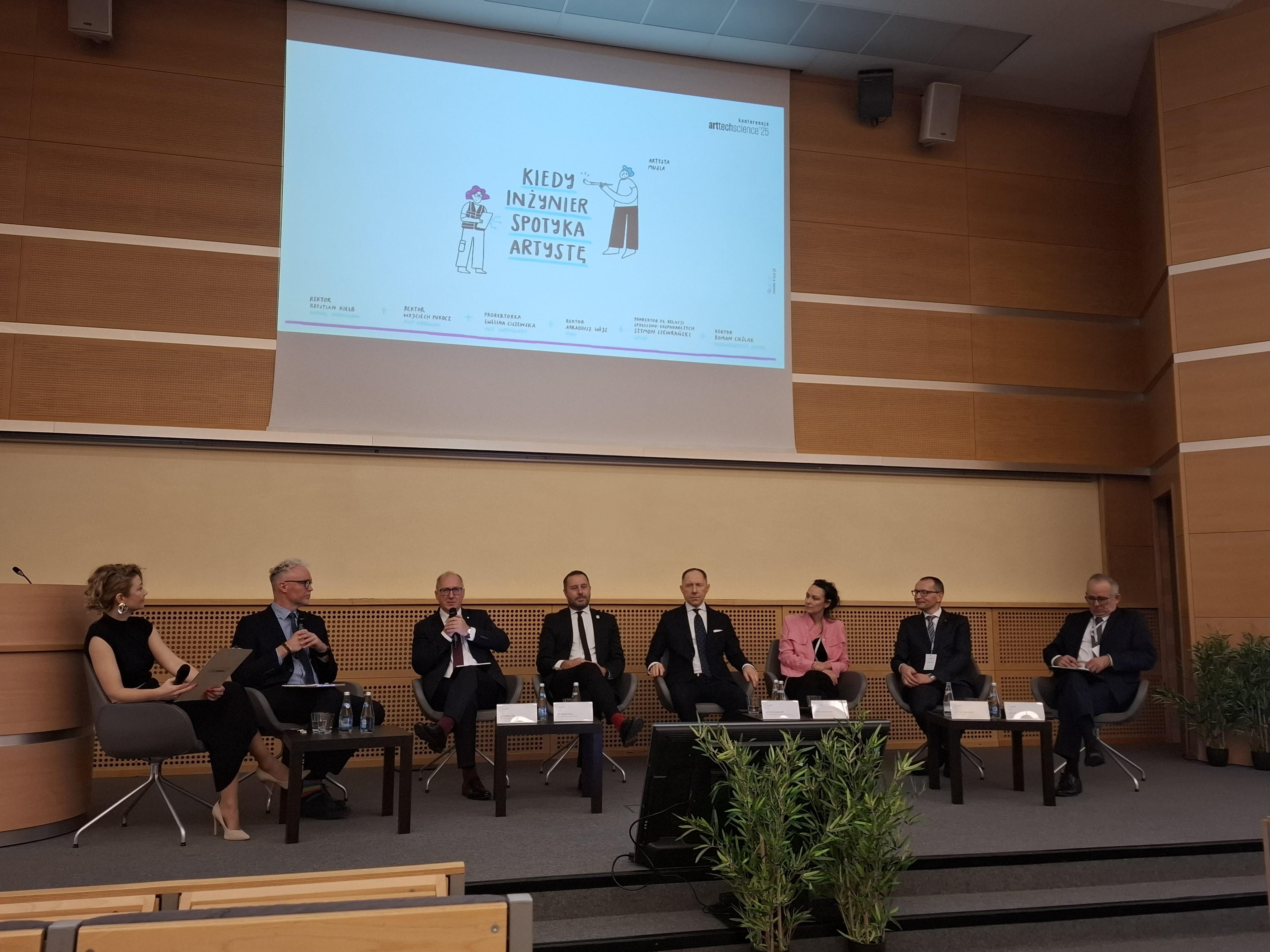 Panel dotyczący spotkania nauki ze sztuką z udziałem rektora USWPS prof. Romana Cieślaka podczas ArtTech Science2025