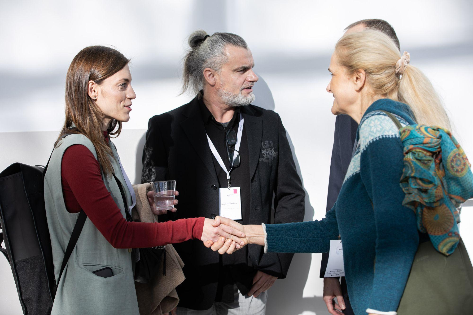 Panel dotyczący spotkania nauki ze sztuką z udziałem rektora USWPS prof. Romana Cieślaka podczas ArtTechScience 2025