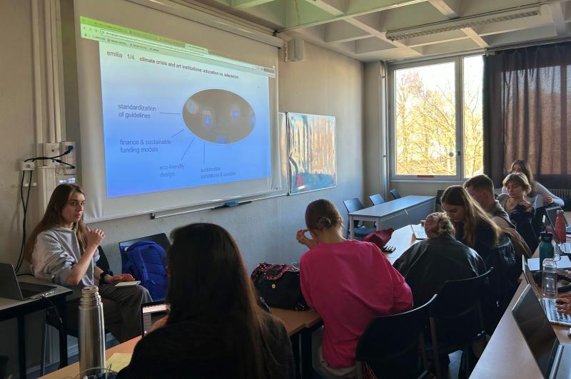 Studenci z USWPS na wykładzie na Uniwersytecie Paris 8