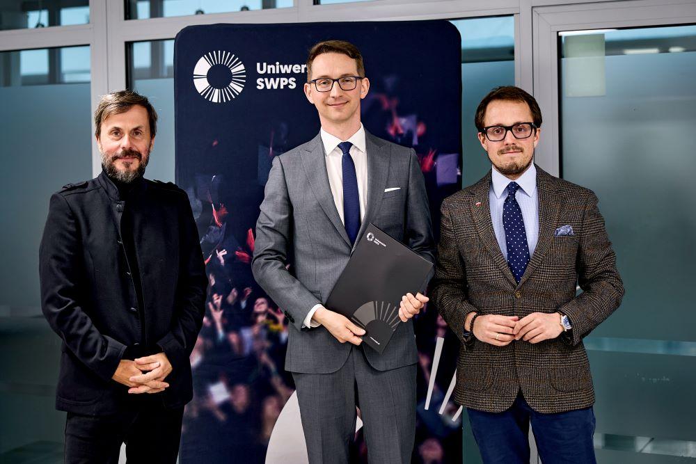 Przedstawiciele USWPS i Kancelarii pozują do zdjęcia